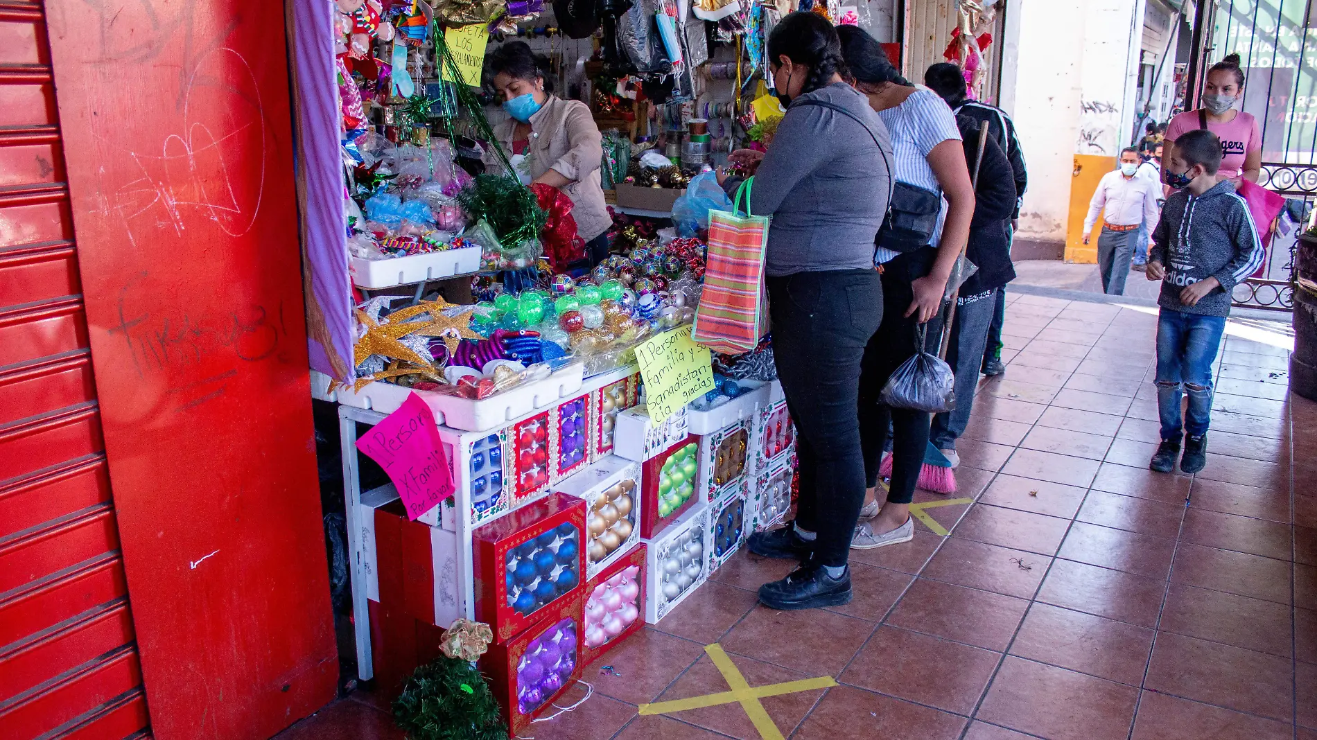 Comercio espera recuperación en este fin de año.  Constanza Escamilla  El Sol de San Juan del Río.